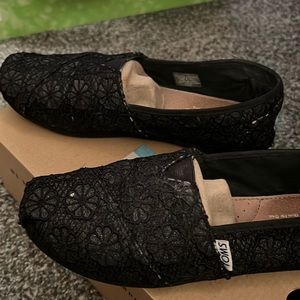 Tom’s crochet glitter black slip ons!  EUC. Size 7.5